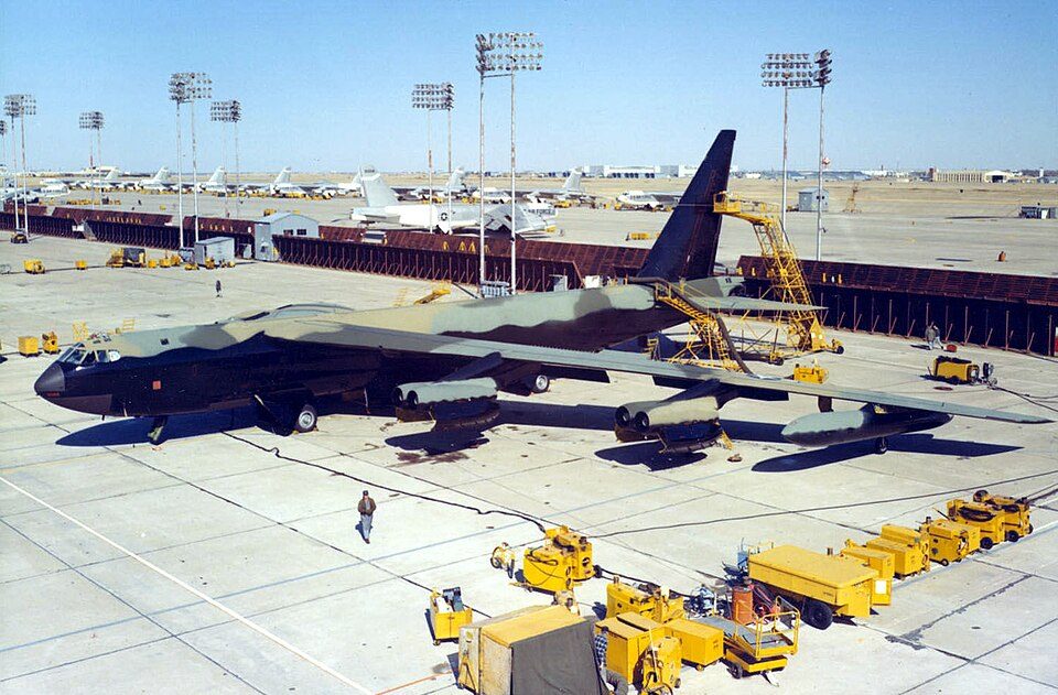 Boeing B-52D-55-BO (S/N 55-0068). Note the B-52Hs in the background.