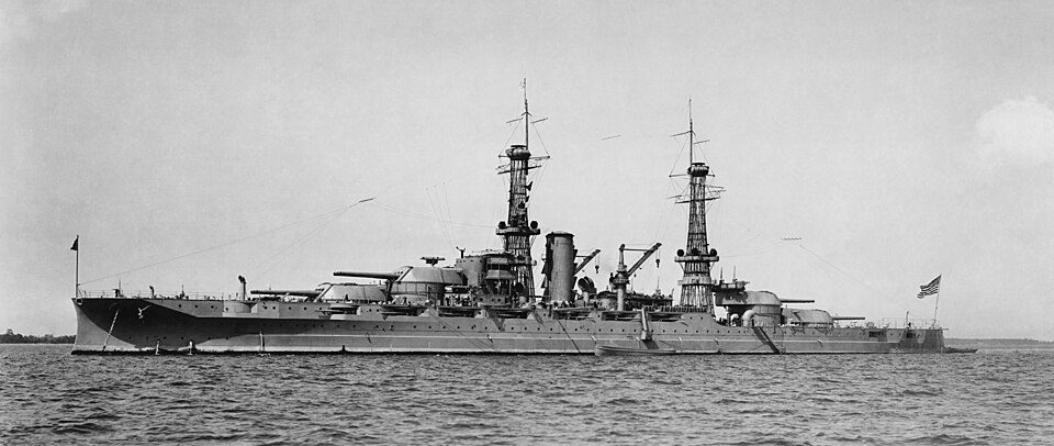 Arizona (BB39) port bow, before being modernized at Norfolk Naval Shipyard between May 1929 and January 1930